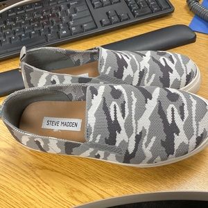 Steve Madden Camo Slip on Sneaker